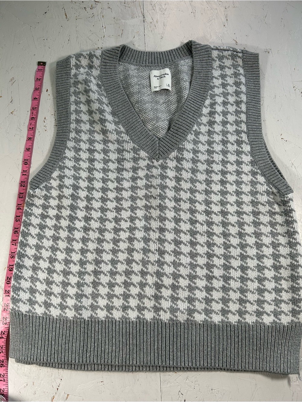 Abercrombie & Fitch Gray and White Houndstooth V-Neck Sweater Vest